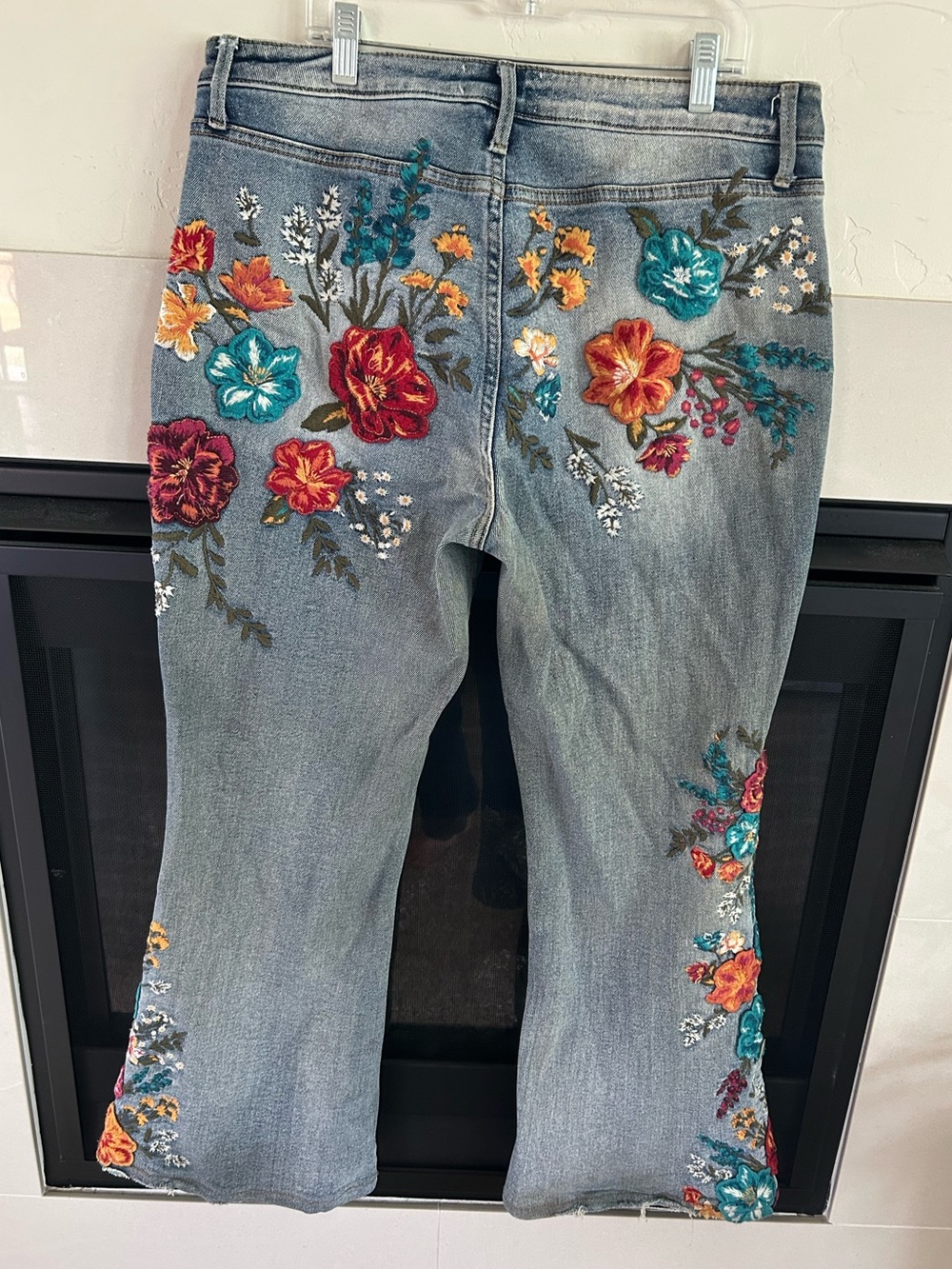 ▶️ Driftwood x Free People Embroidered Floral Crop Flare Jeans Womens 34 Boho - Picture 2 of 16